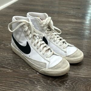 Nike Blazers Mid '77 womens size US 9.5